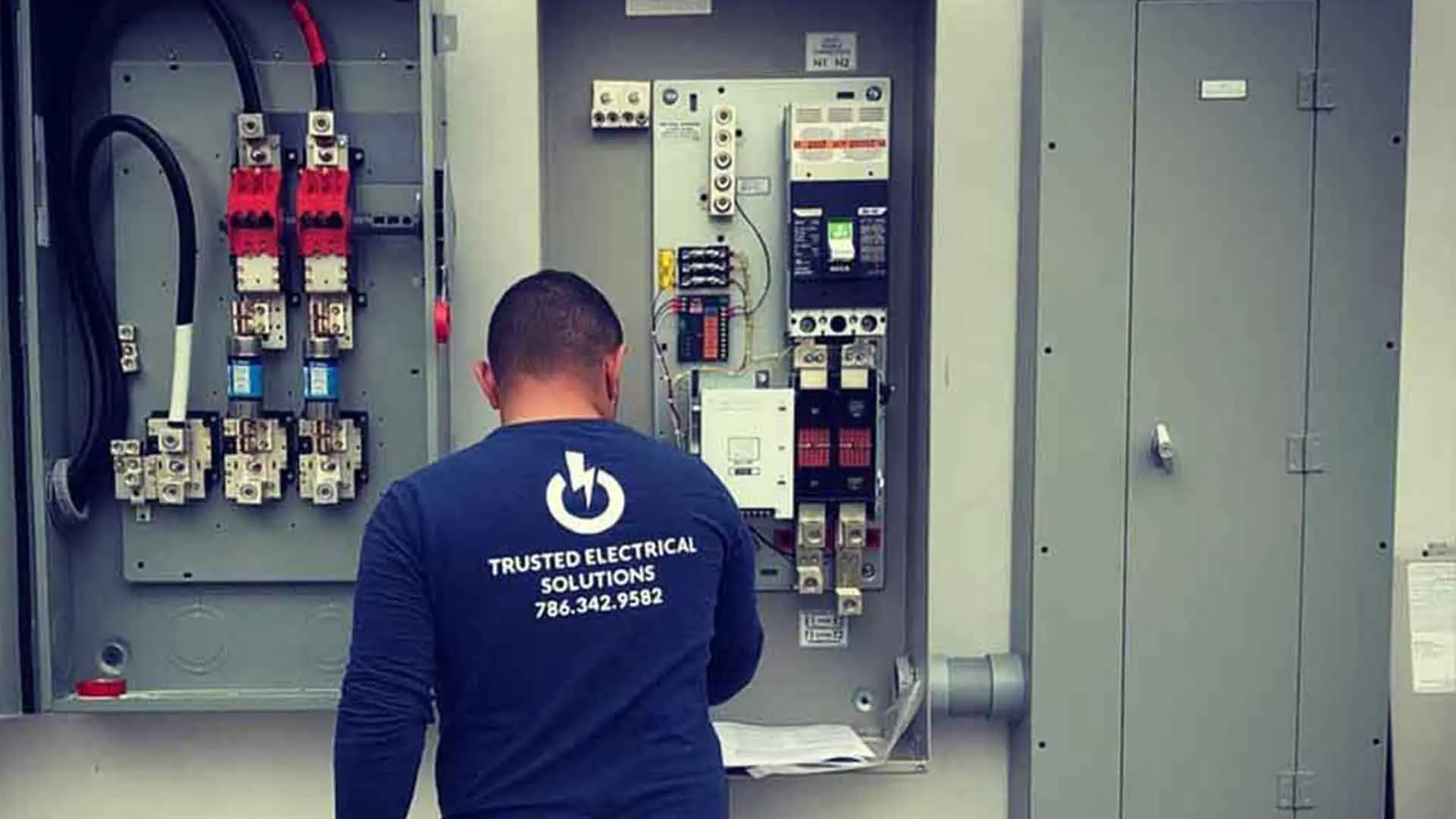 Licensed electrician available in Miami-Dade County